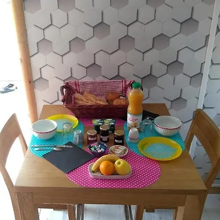 Oda ve Kahvaltı Le Village D'hotes Mobi-loft Cosy Sauna ,douche ,chromotherapie